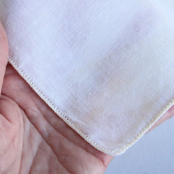 Vintage 1960s Handkerchief, Yellow Linen Hankie - Picture 4 of 10